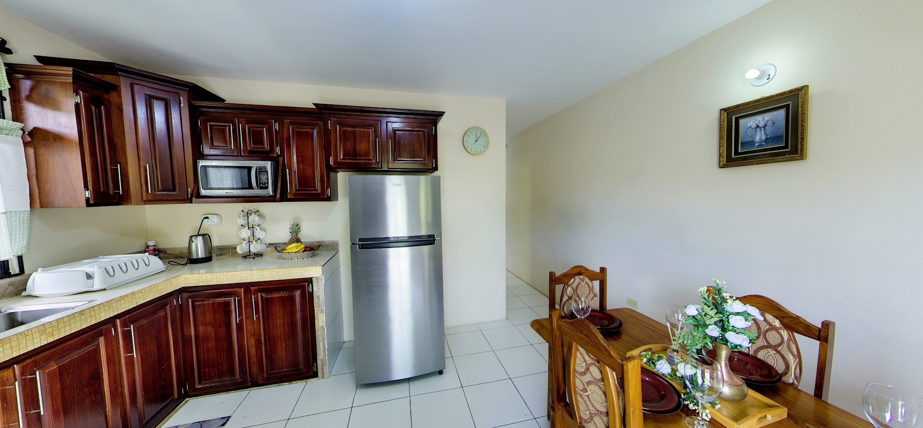 Kitchen counter with fruit bowl and kettle