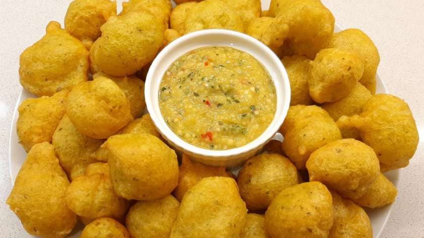 Platter of golden pholourie served with tamarind and mango chutney