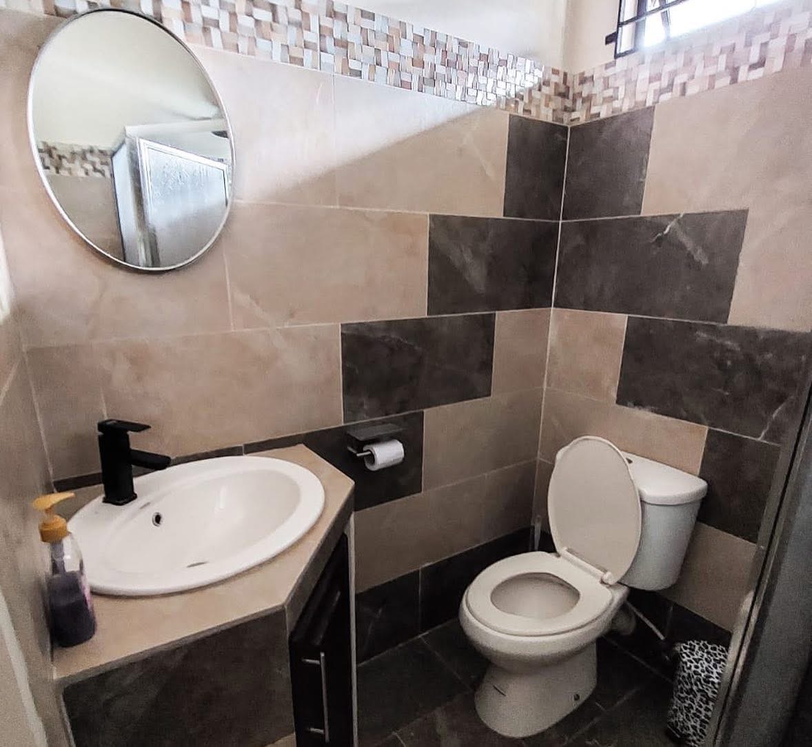 Ensuite bathroom with marble tile
